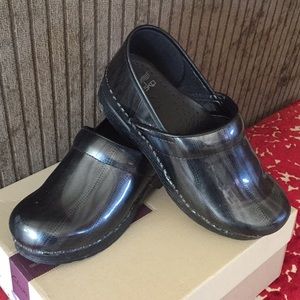 Dansko Black Leather Clogs Cool Design Sz 38